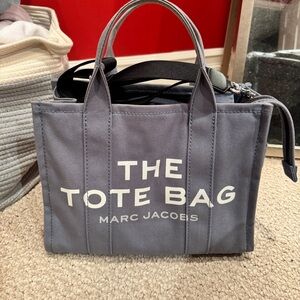 Medium The tote bag